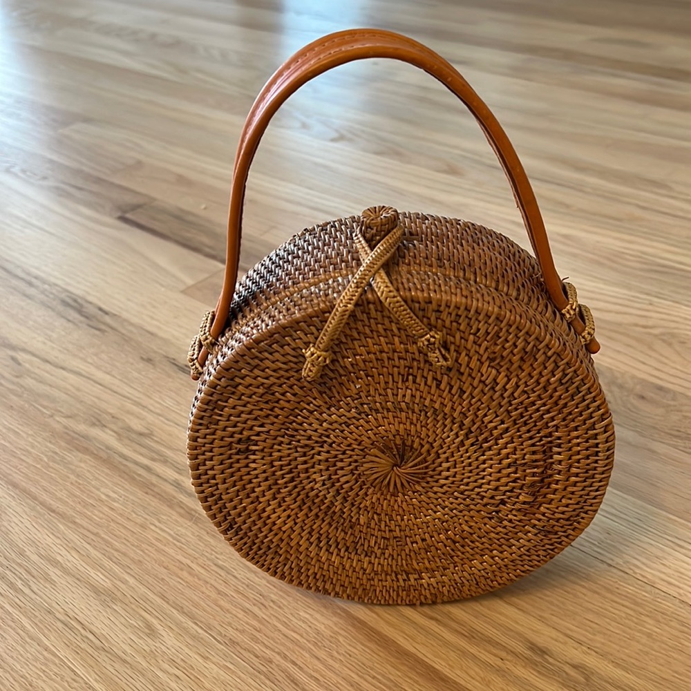 Woven round bag